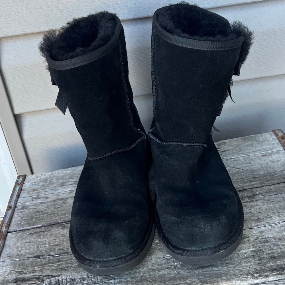 Koolaburra by UGG Victoria Short Black Suede Bow Boots Womens 10